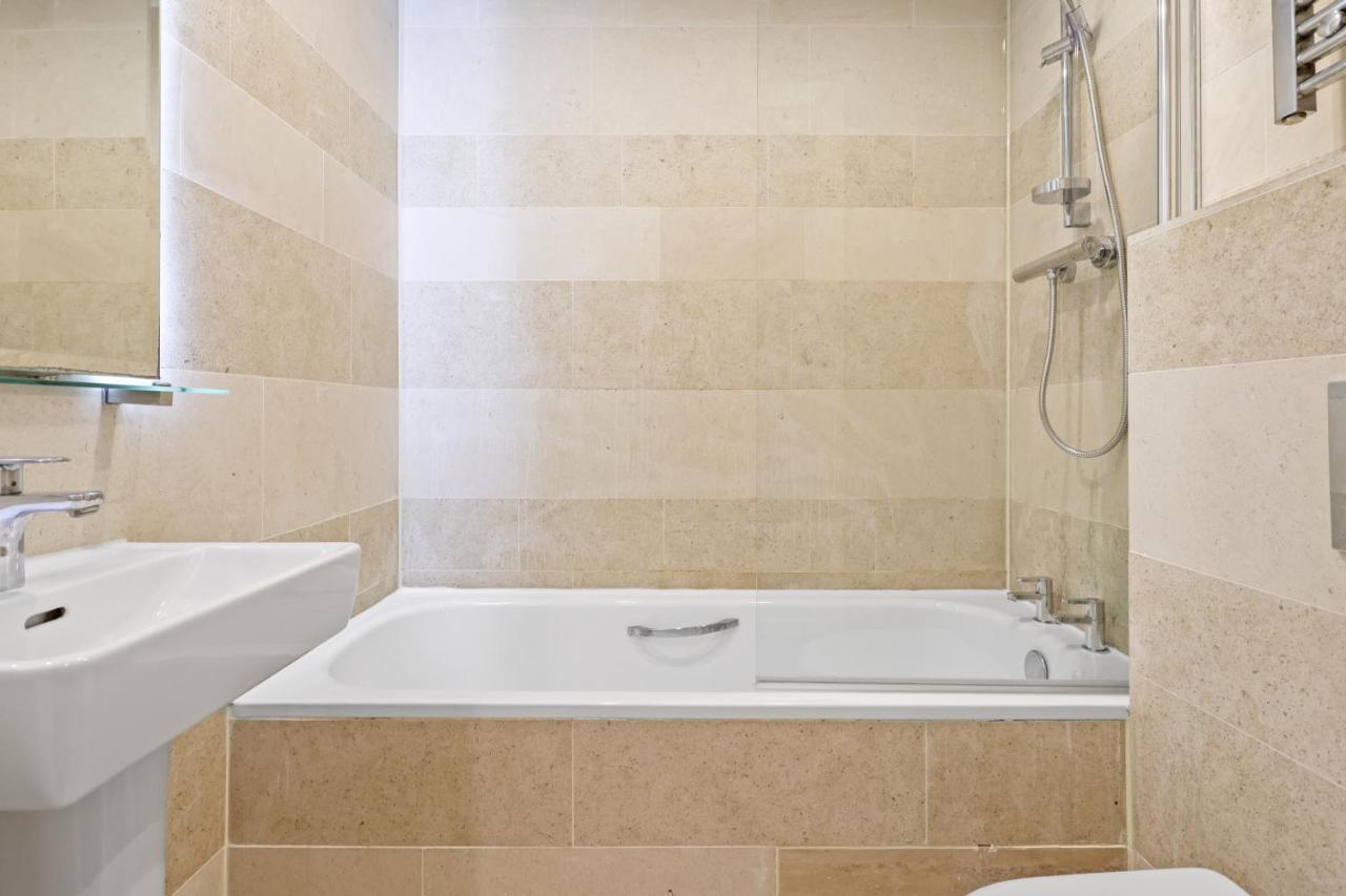 לונדון Spacious 1 Bedroom Flat מראה חיצוני תמונה